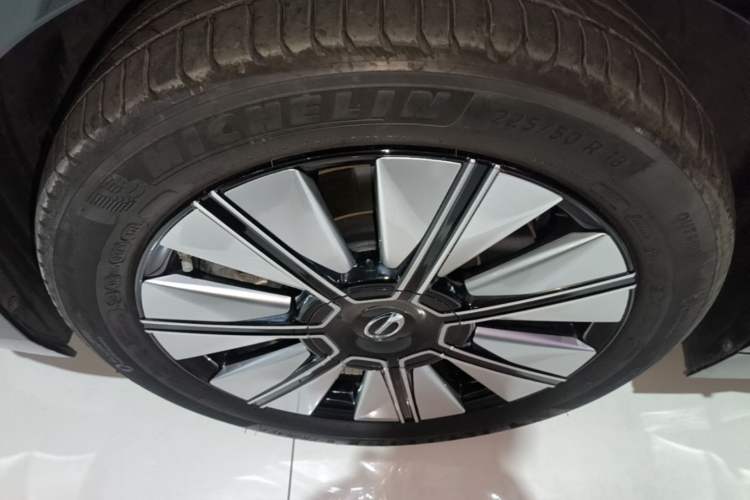 Used GAC Trumpchi E8 New Energy 2024 150km MAX+ Left Front Wheel Hub