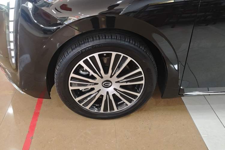 Used GAC Trumpchi E8 New Energy 2024 150km MAX+ Left Front Wheel Hub