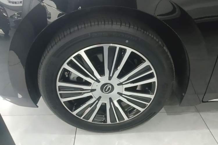 Used GAC Trumpchi E8 New Energy 2024 150km MAX+ Left Front Wheel Hub