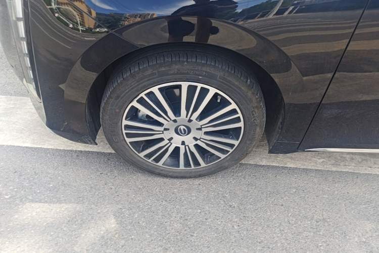 Used GAC Trumpchi E8 New Energy 2024 150km MAX+ Left Front Wheel Hub