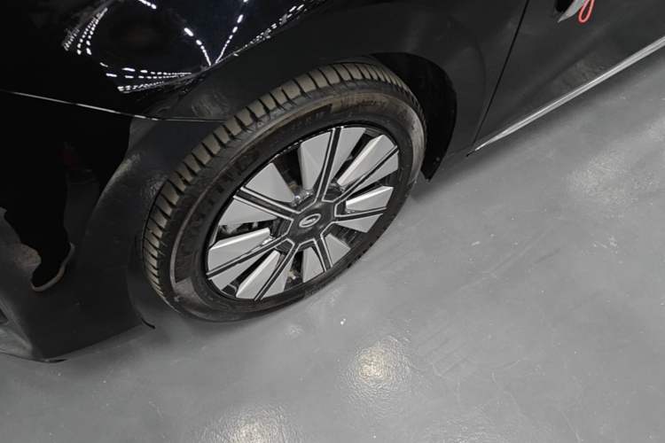 Used GAC Trumpchi E8 New Energy 2024 150km Longteng Glorious+ Left Front Wheel Hub