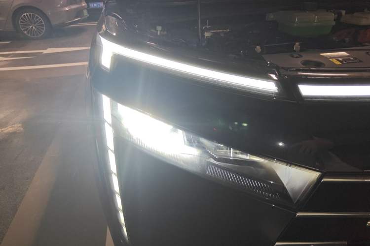 Used GAC Trumpchi E8 New Energy 2024 150km MAX+ Right Front Headlight