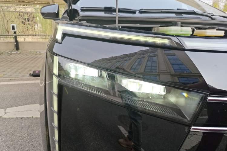 Used GAC Trumpchi E8 New Energy 2024 150km MAX Right Front Headlight