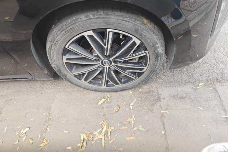 Used GAC Trumpchi E8 New Energy 2024 150km PRO Right Front Wheel Hub