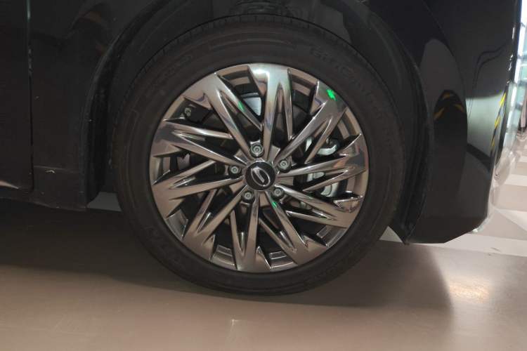 Used GAC Trumpchi E8 New Energy 2024 150km MAX+ Right Front Wheel Hub