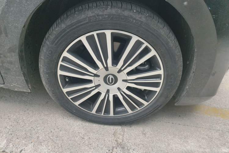 Used GAC Trumpchi E8 New Energy 2024 150km MAX+ Right Front Wheel Hub
