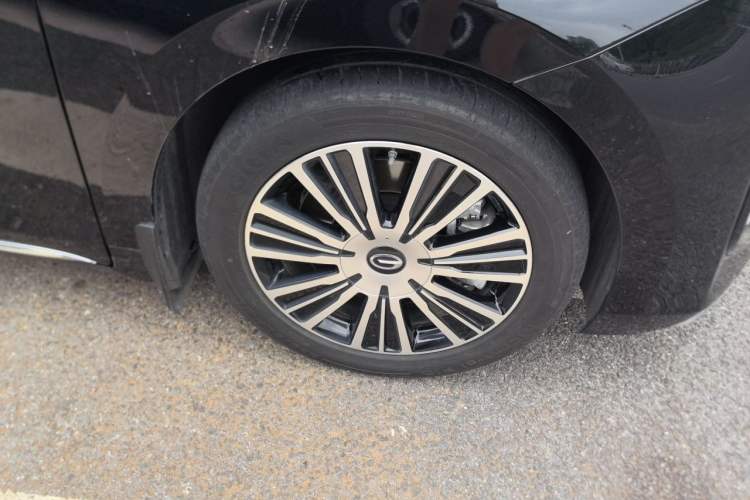 Used GAC Trumpchi E8 New Energy 2024 150km MAX+ Right Front Wheel Hub