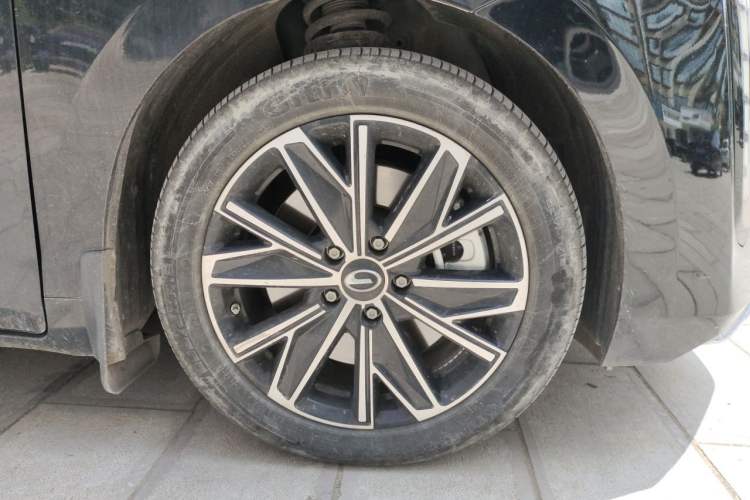Used GAC Trumpchi E8 New Energy 2024 150km MAX+ Right Front Wheel Hub