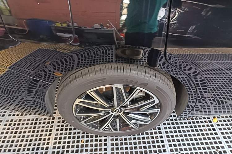 Used GAC Trumpchi E8 New Energy 2024 150km PRO Right Rear Wheel Hub