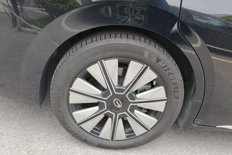 Used GAC Trumpchi E8 New Energy 2024 150km Longteng Glorious+ Right Rear Wheel Hub