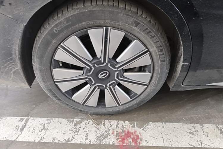 Used GAC Trumpchi E8 New Energy 2024 150km Longteng Glorious+ Right Rear Wheel Hub