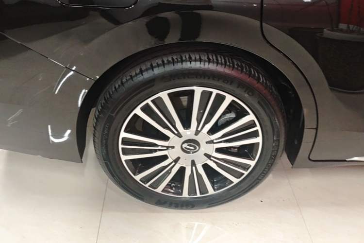 Used GAC Trumpchi E8 New Energy 2024 150km MAX+ Right Rear Wheel Hub