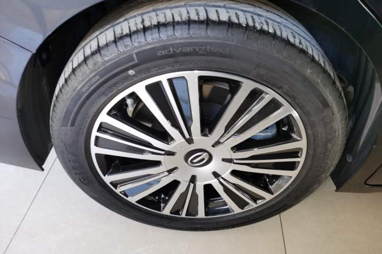 Used GAC Trumpchi E8 New Energy 2024 150km MAX+ Right Rear Wheel Hub