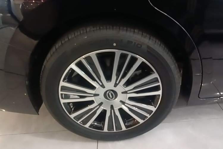 Used GAC Trumpchi E8 New Energy 2024 150km MAX+ Right Rear Wheel Hub
