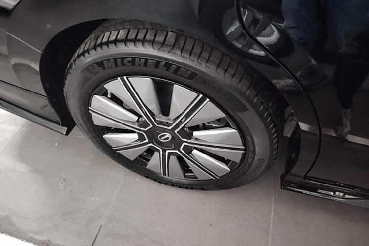 Used GAC Trumpchi E8 New Energy 2024 150km MAX+ Right Rear Wheel Hub