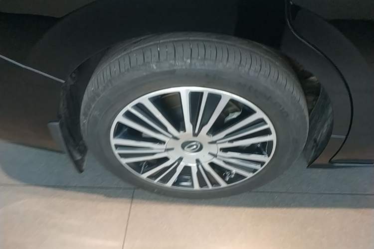 Used GAC Trumpchi E8 New Energy 2024 150km MAX+ Right Rear Wheel Hub
