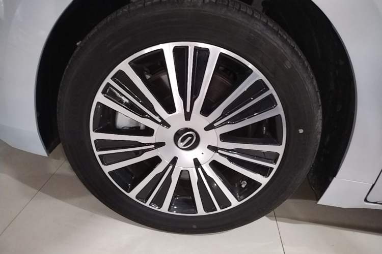 Used GAC Trumpchi E8 New Energy 2024 150km MAX+ Left Front Wheel Hub