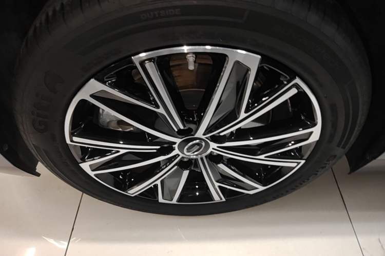 Used GAC Trumpchi E8 New Energy 2024 150km MAX Left Front Wheel Hub