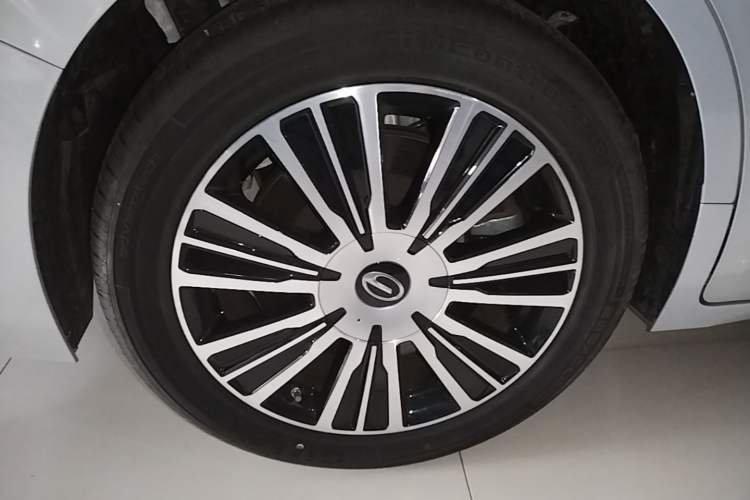 Used GAC Trumpchi E8 New Energy 2024 150km MAX+ Right Rear Wheel Hub