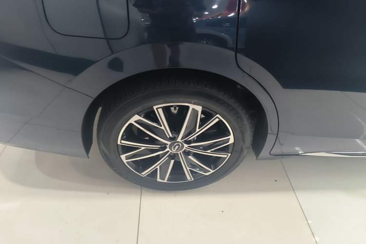 Used GAC Trumpchi E8 New Energy 2024 150km MAX Right Rear Wheel Hub