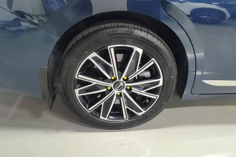Used GAC Trumpchi E8 New Energy 2024 150km MAX Right Rear Wheel Hub
