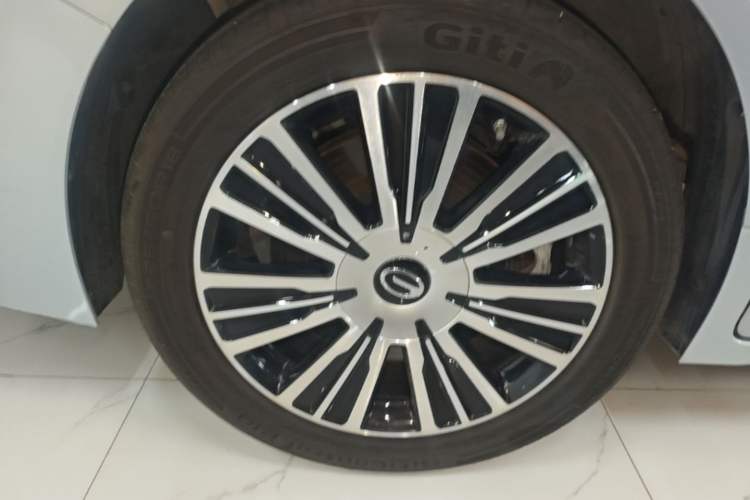 Used GAC Trumpchi E8 New Energy 2024 150km MAX+ Right Rear Wheel Hub