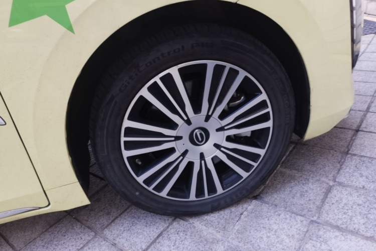 Used GAC Trumpchi E8 New Energy 2024 150km MAX+ Right Front Wheel Hub