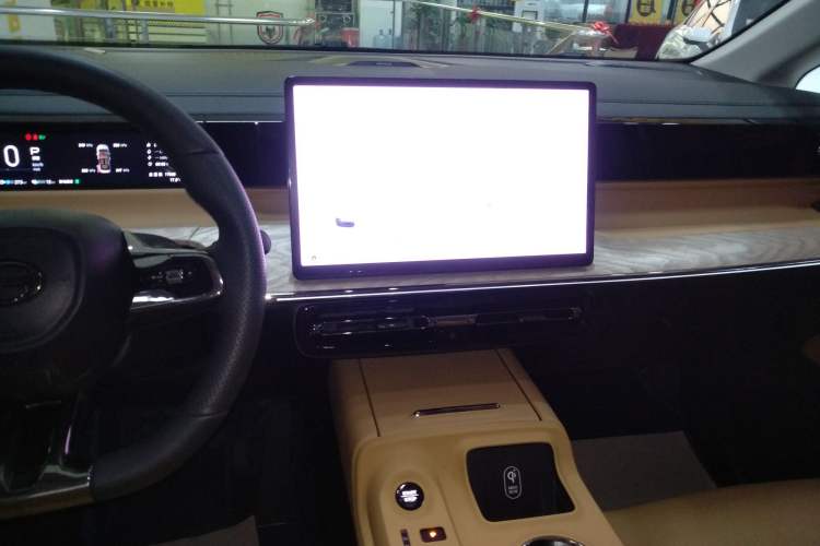 Used GAC Trumpchi E8 New Energy 2024 150km MAX+ Audio And AC Panel