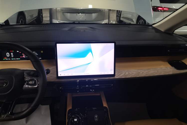 Used GAC Trumpchi E8 New Energy 2024 150km MAX+ Audio And AC Panel