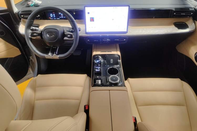 Used GAC Trumpchi E8 New Energy 2024 150km MAX Center Console