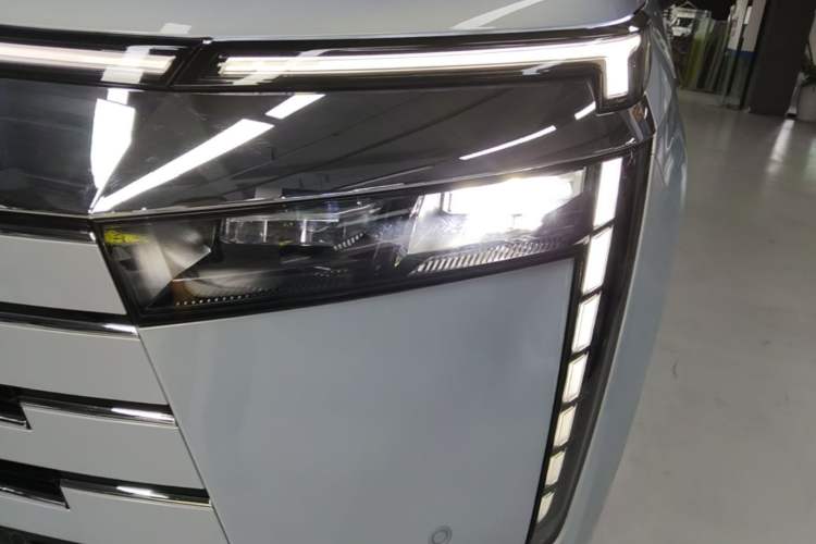 Used GAC Trumpchi E8 New Energy 2024 150km Longteng Glorious+ Left Front Headlight