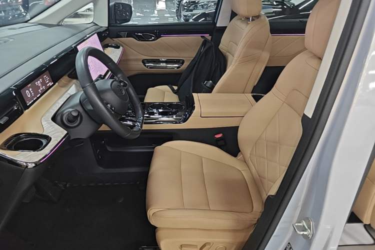 Used GAC Trumpchi E8 New Energy 2024 150km MAX+ Left Front Seat