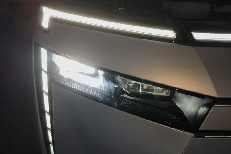 Used GAC Trumpchi E8 New Energy 2024 150km MAX+ Right Front Headlight