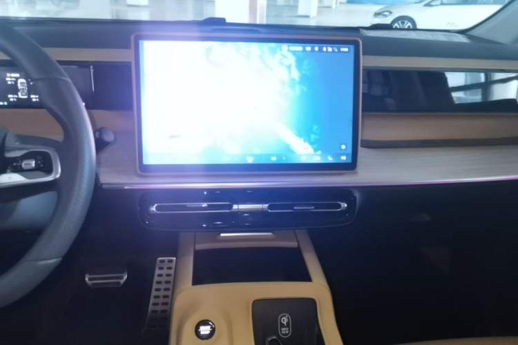 Used GAC Trumpchi E8 New Energy 2024 150km MAX Audio And AC Panel