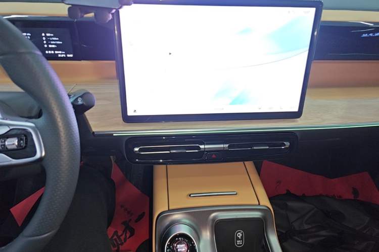 Used GAC Trumpchi E8 New Energy 2024 150km MAX Audio And AC Panel