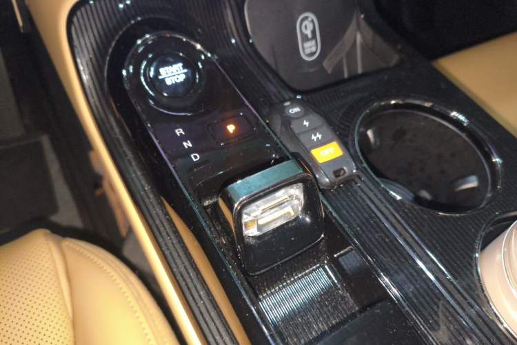 Used GAC Trumpchi E8 New Energy 2024 150km Dragon Roar Starry Night+ Gear Lever