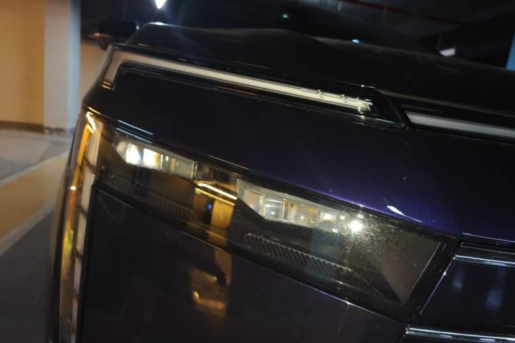 Used GAC Trumpchi E8 New Energy 2024 150km MAX Right Front Headlight