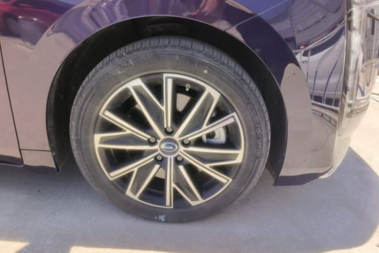 Used GAC Trumpchi E8 New Energy 2024 150km MAX+ Right Front Wheel Hub