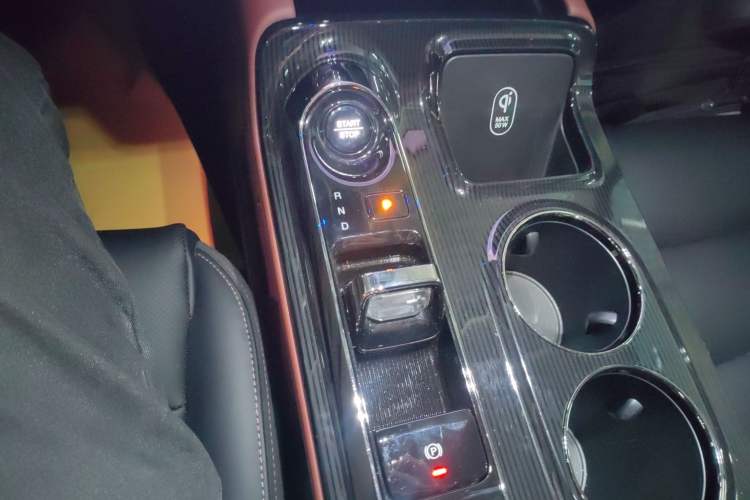 Used GAC Trumpchi E8 New Energy 2024 150km Dragon Roar Starry Night+ Gear Lever