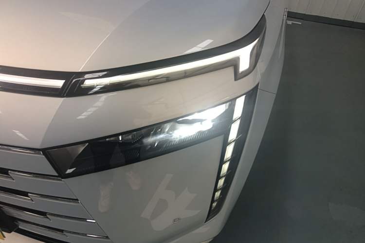 Used GAC Trumpchi E8 New Energy 2024 150km MAX+ Left Front Headlight