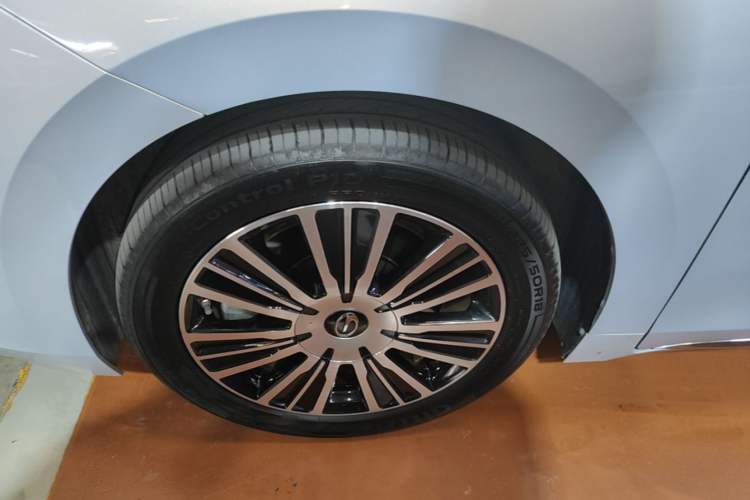 Used GAC Trumpchi E8 New Energy 2024 150km MAX+ Left Front Wheel Hub