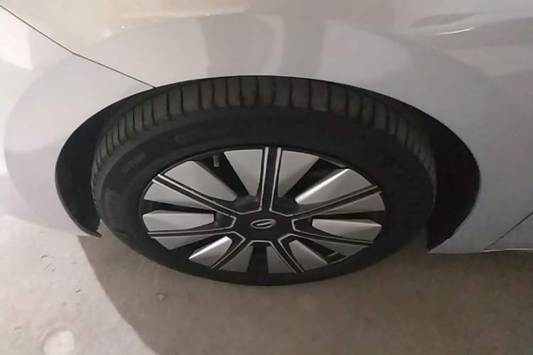 Used GAC Trumpchi E8 New Energy 2024 150km Longteng Glorious+ Left Front Wheel Hub