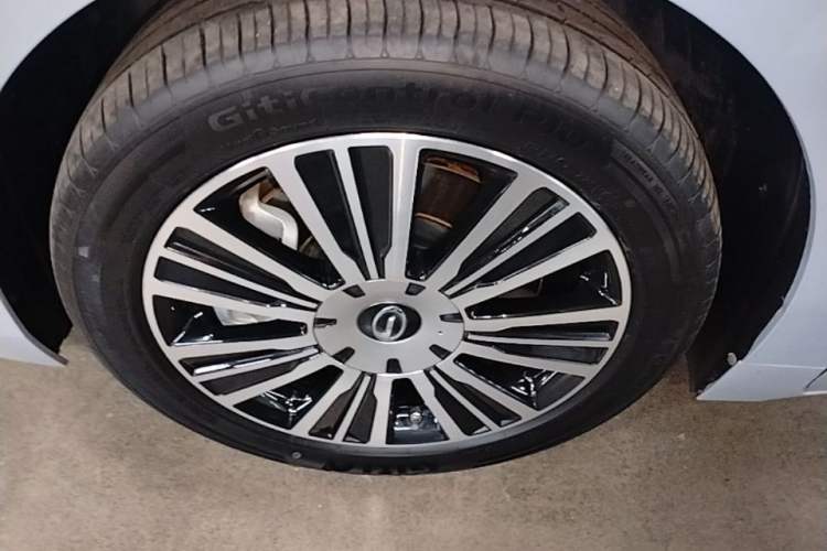 Used GAC Trumpchi E8 New Energy 2024 150km MAX+ Left Front Wheel Hub