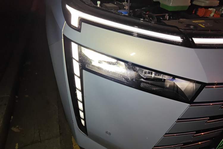 Used GAC Trumpchi E8 New Energy 2024 150km MAX+ Right Front Headlight