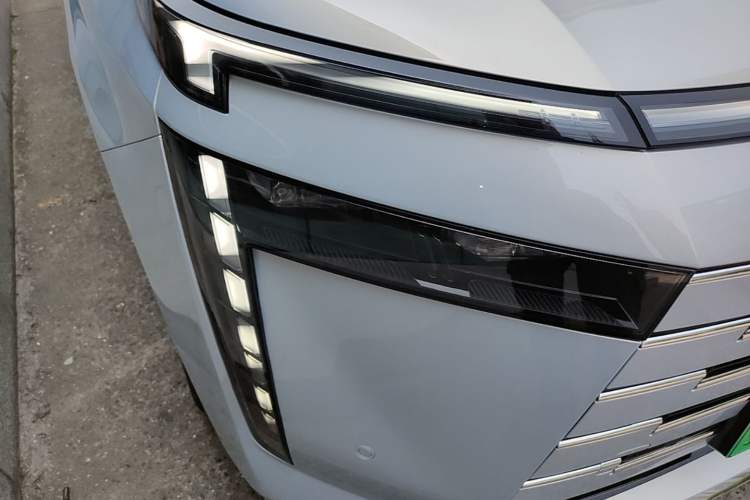 Used GAC Trumpchi E8 New Energy 2024 150km MAX+ Right Front Headlight