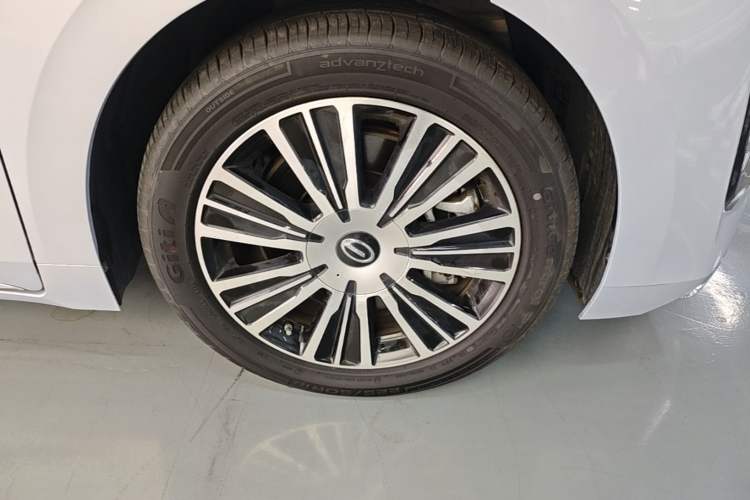 Used GAC Trumpchi E8 New Energy 2024 150km MAX+ Right Front Wheel Hub