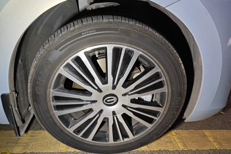 Used GAC Trumpchi E8 New Energy 2024 150km MAX+ Right Front Wheel Hub