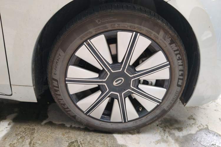 Used GAC Trumpchi E8 New Energy 2024 150km Longteng Glorious+ Right Front Wheel Hub