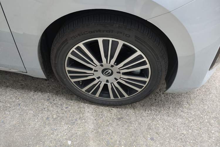 Used GAC Trumpchi E8 New Energy 2024 150km MAX+ Right Front Wheel Hub