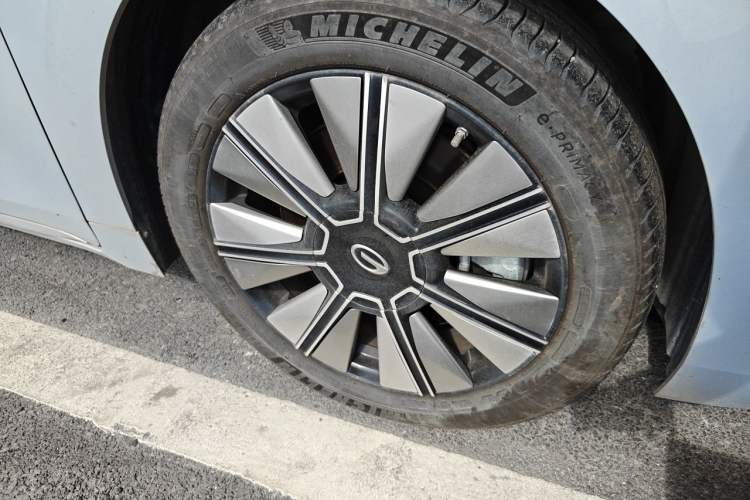 Used GAC Trumpchi E8 New Energy 2024 150km Longteng Glorious+ Right Front Wheel Hub